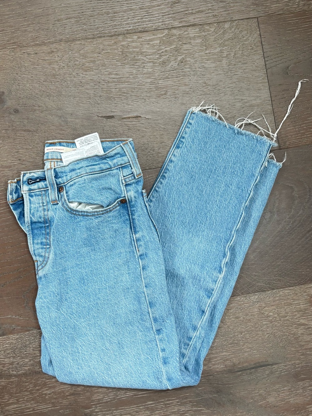 Levi’s Women's Weddgie Straight Jeans- Size 25